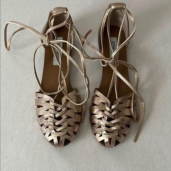 Steve Madden Shoes Steve Madden Gold Flats With Intricate